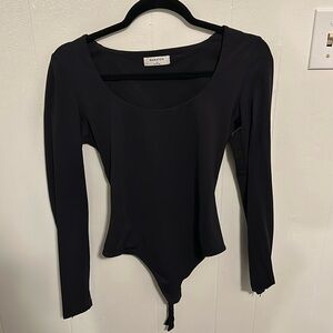 ARITZIA Babaton scoop neck bodysuit